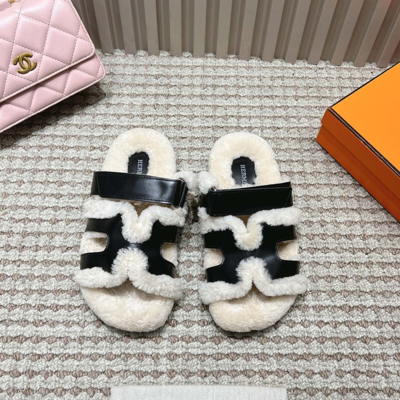H**mes slippers